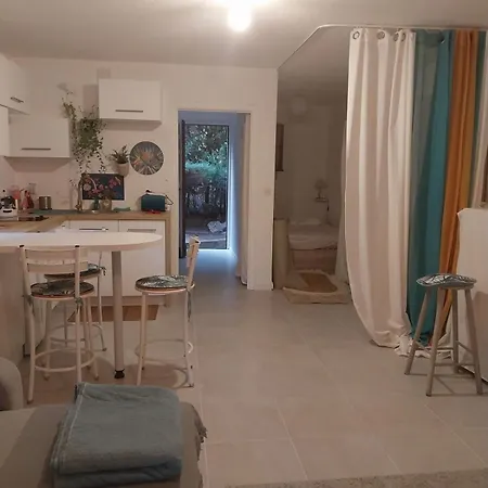 Pool,beach,garden,parking Free,4 Travelers * Saint-Raphaël