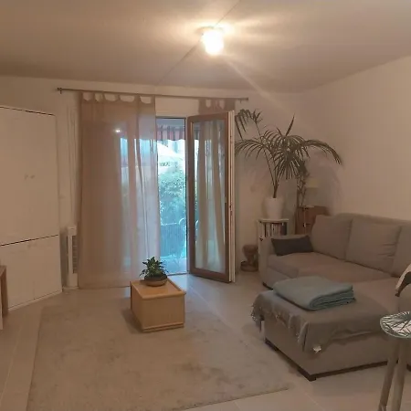 Pool,beach,garden,parking Free,4 Travelers